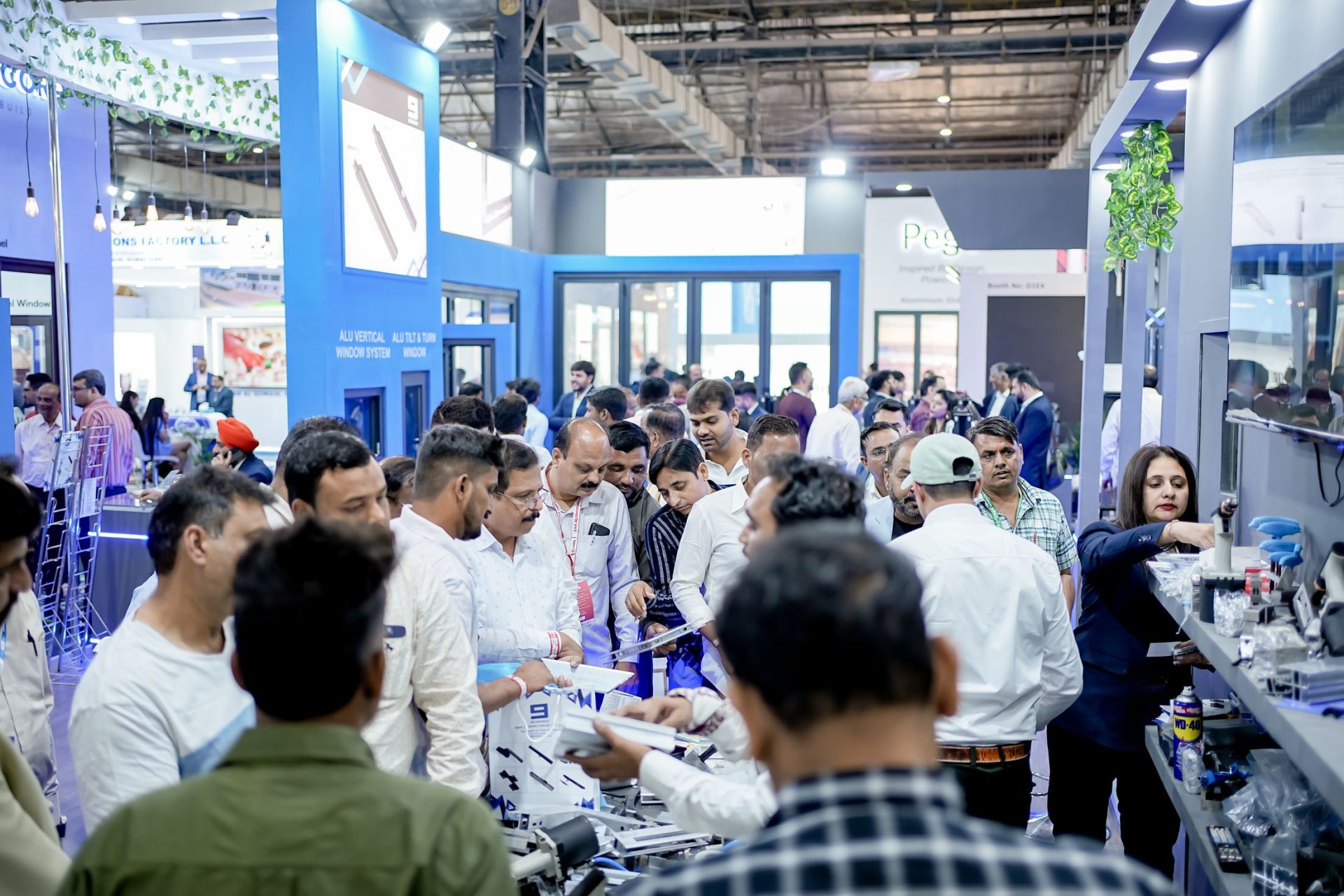 Visitors at Zak Glass Technology Expo